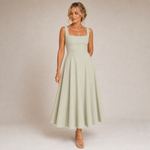 Lia - Robe midi noire à encolure carrée et jupe évasée